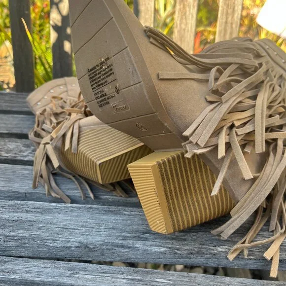 Forever Beige Faux New Suede/Leather Layered Fringe Boots, Size 9 - Picture 8 of 11